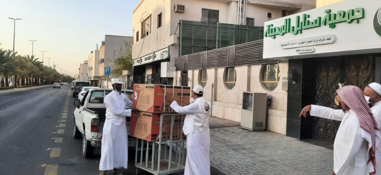 توزيع اجهزة كهربائية على الأسر المستفيدة